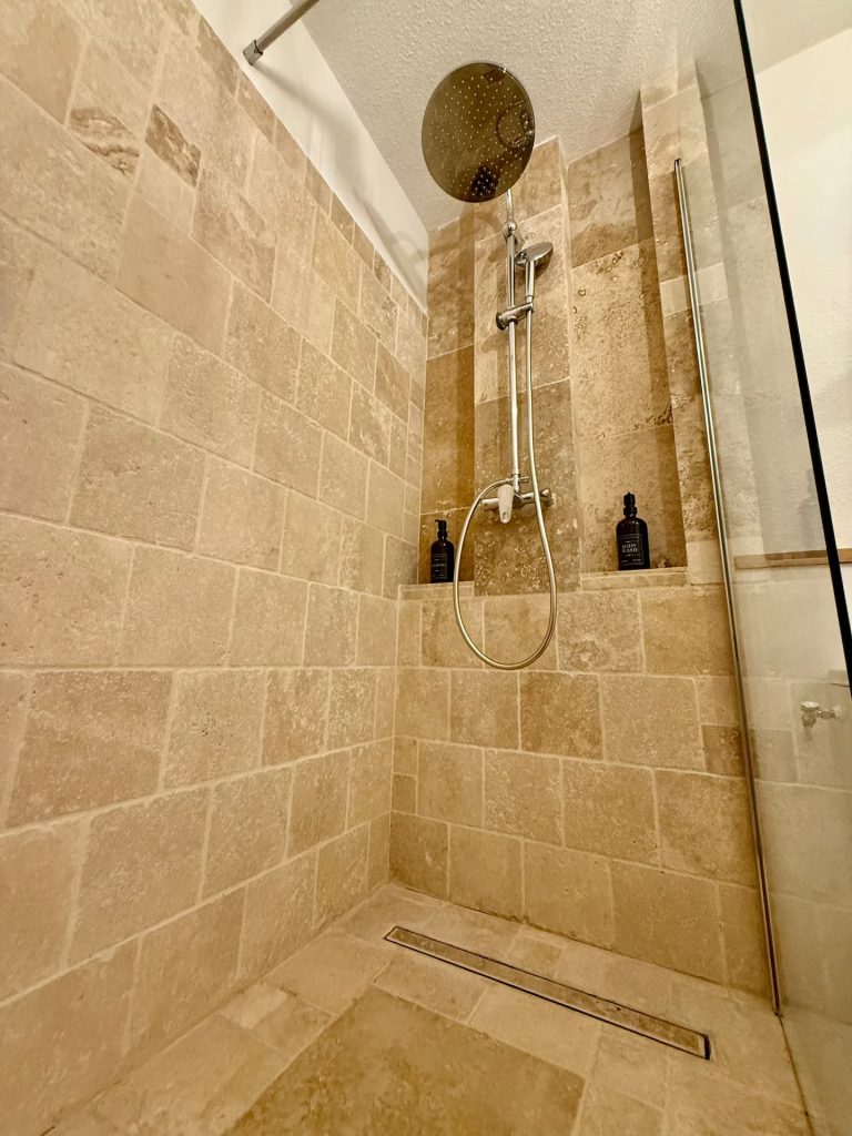 9aa6fae7-1c70-455f-9872-1063240e6805